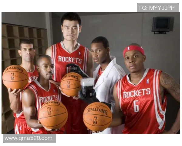 姚明与篮球传奇的完美结合展现出无与伦比的运动魅力与团队精神 姚明与篮球传奇的完美结合展现出无与伦比的运动魅力与团队精神